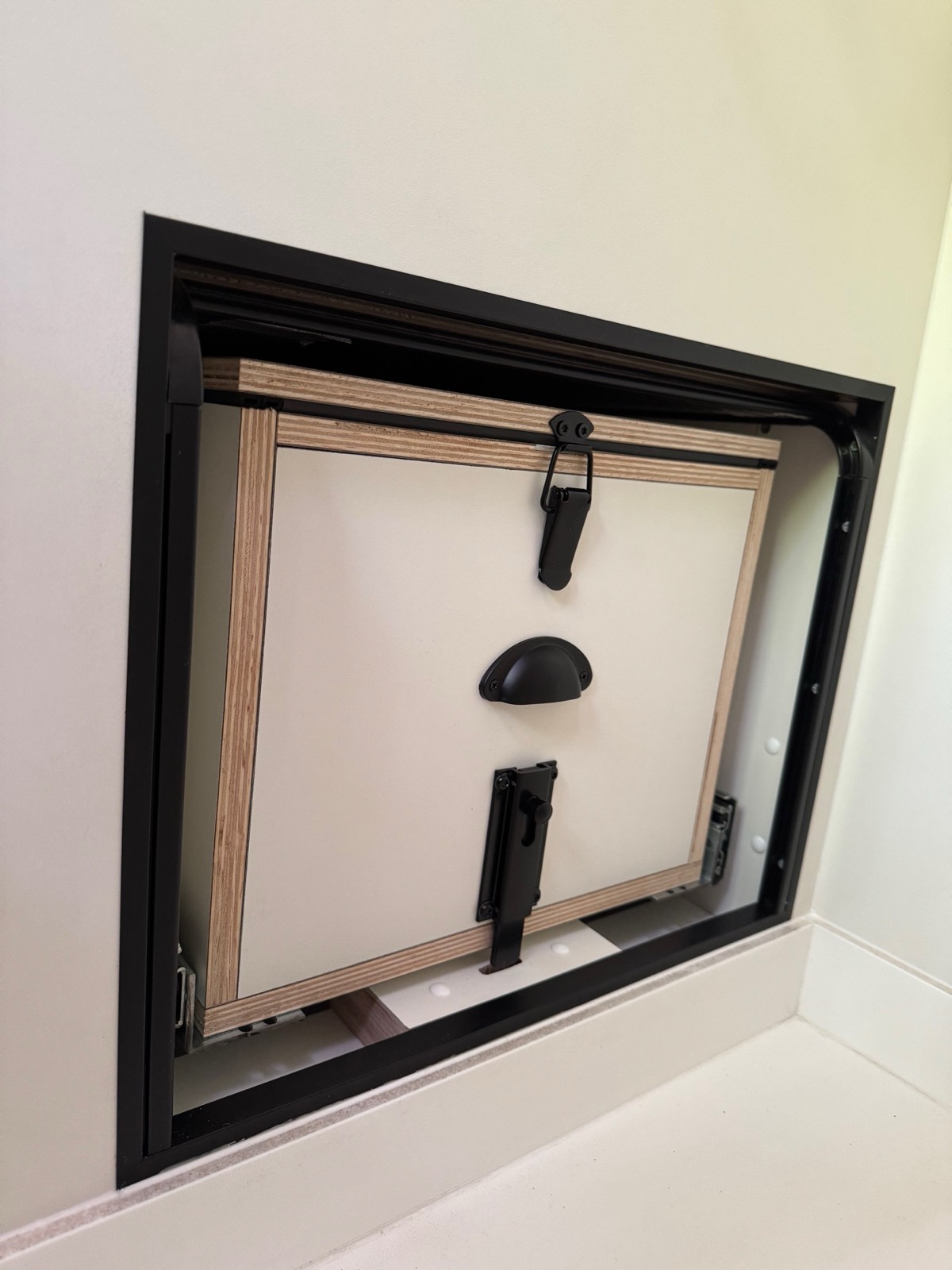 Toilettes sèches rétractables — détail